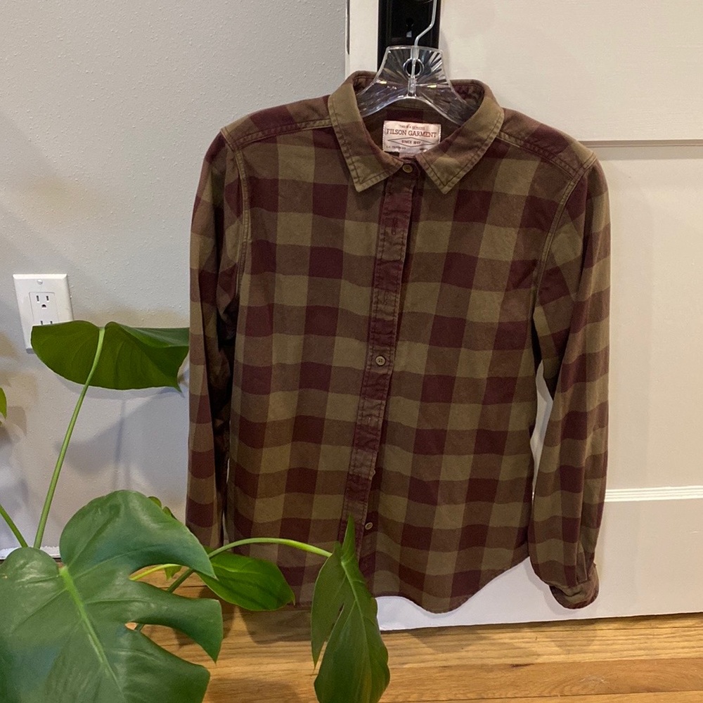 Women’s Filson Cotton flannel button down. Slim fit. Olive green/burgundy.